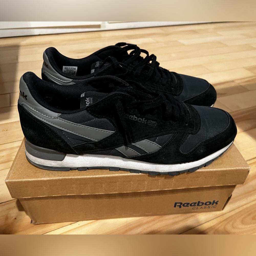 Reebok Classic - Picture 3 of 4